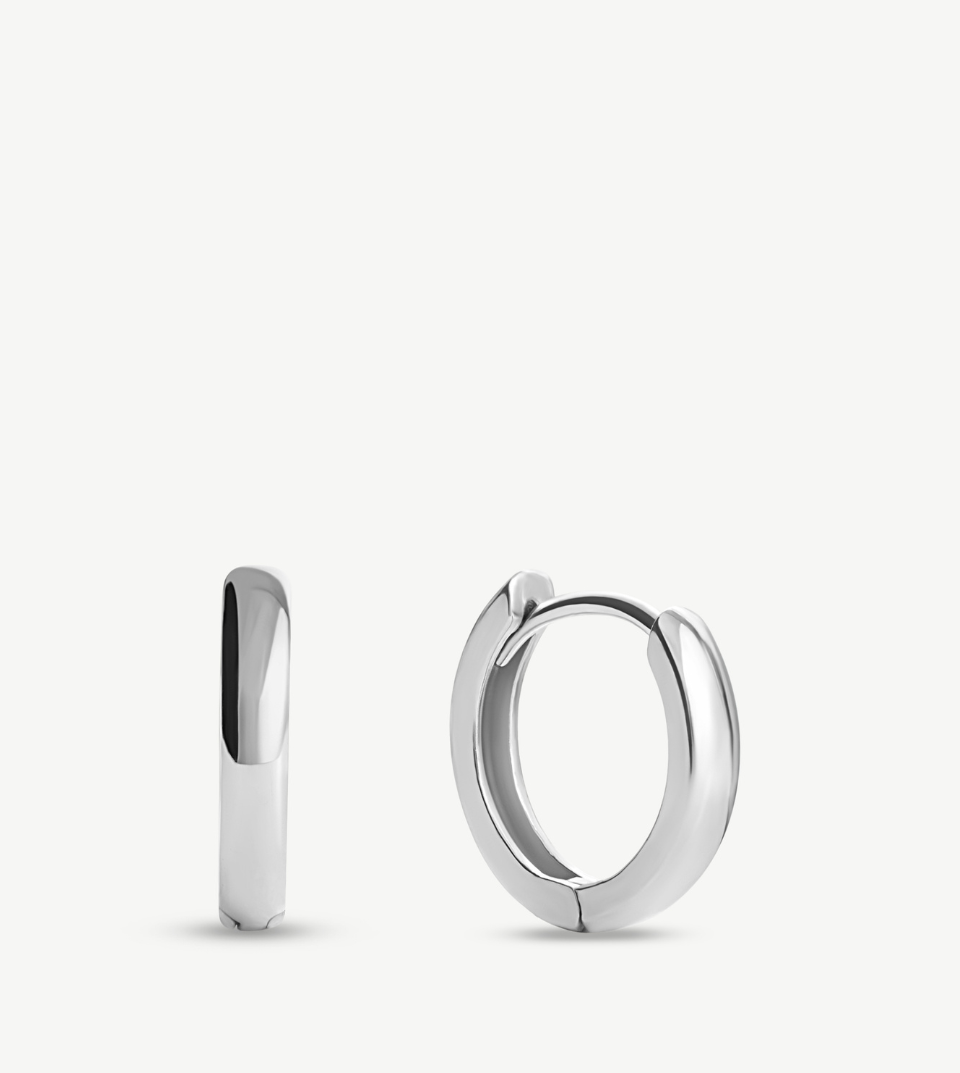 Huggie Earrings in White Gold, 8mm